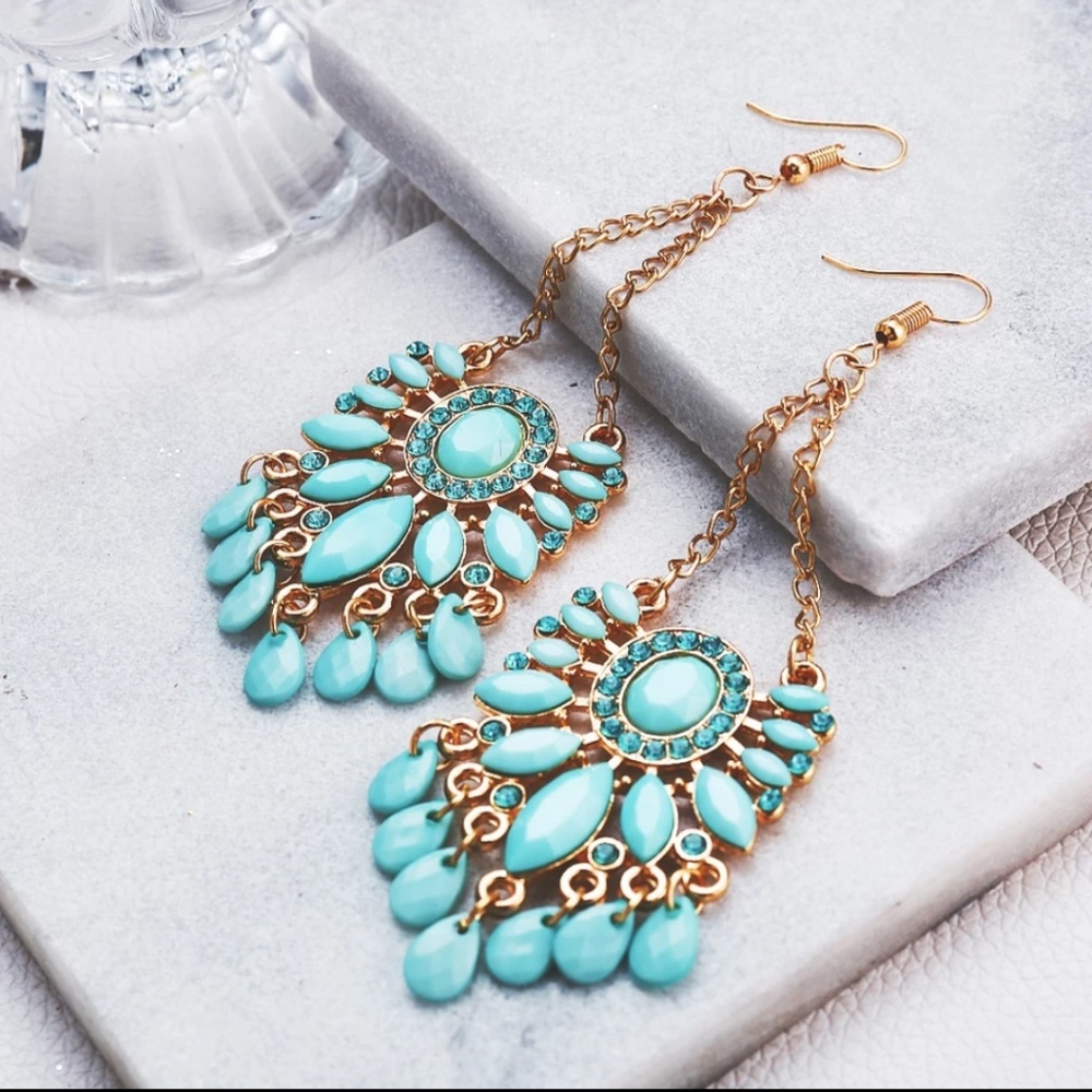 ❤️❤️❤️BNWT CHANDELIER DROP EARRINGS ❤️❤️ - Picture 4 of 5